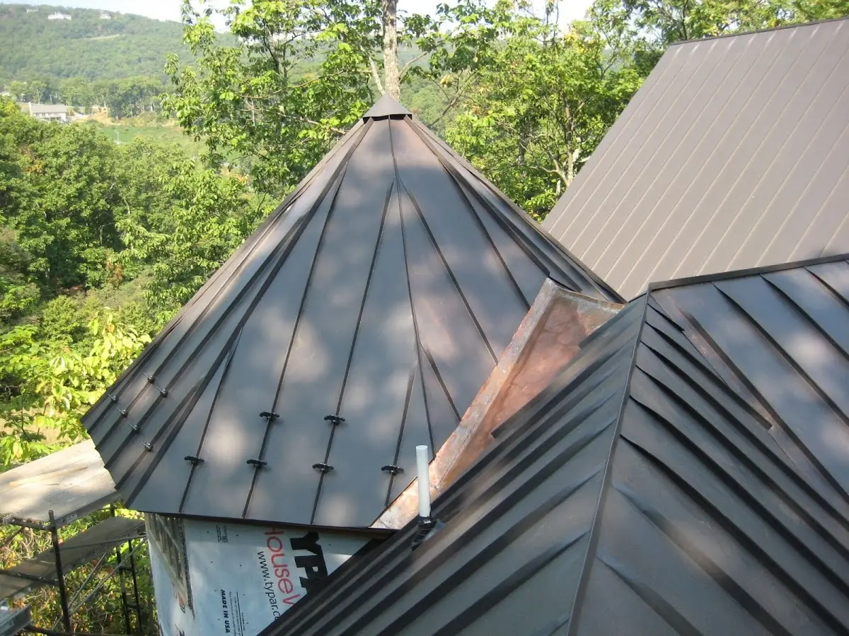 Professional Gutter Cleaning by Craftsman Roofing in Strawberry